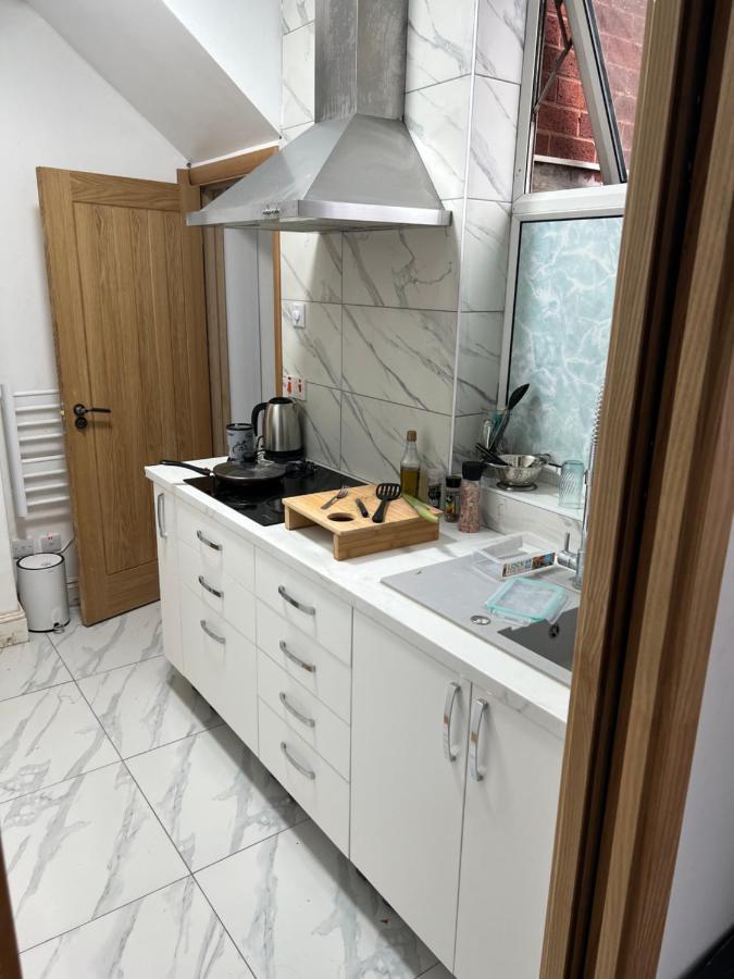 New Flat, Own Bathroom, Sitting Room & Large Bedroom - Walsall Bescot Ngoại thất bức ảnh